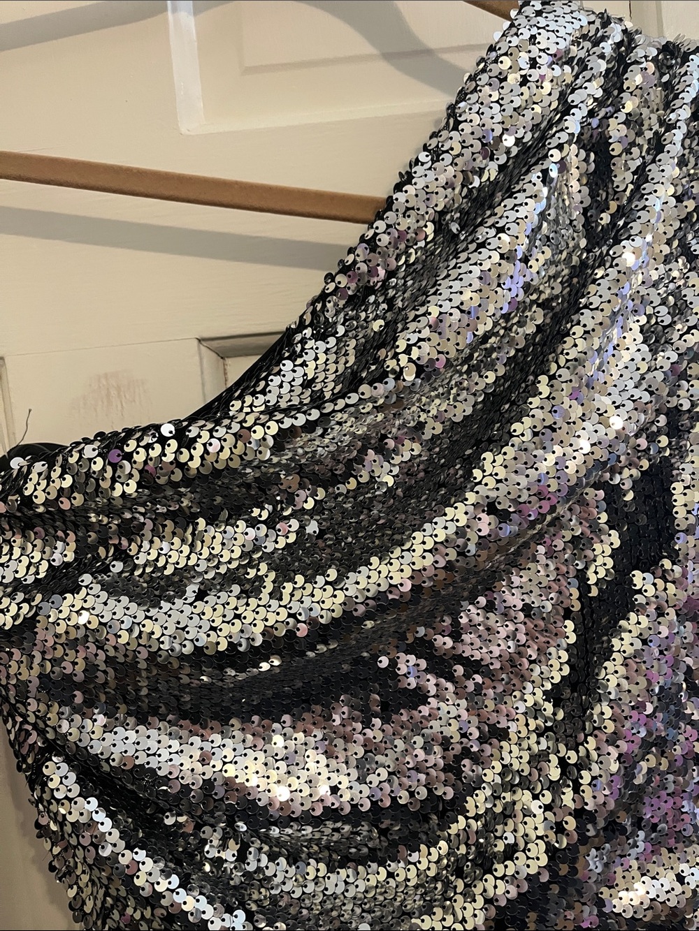 NWT Fashion Nova Disco Sparkle One Shoulder Silver Sequin Blouse Size Large - Picture 6 of 9